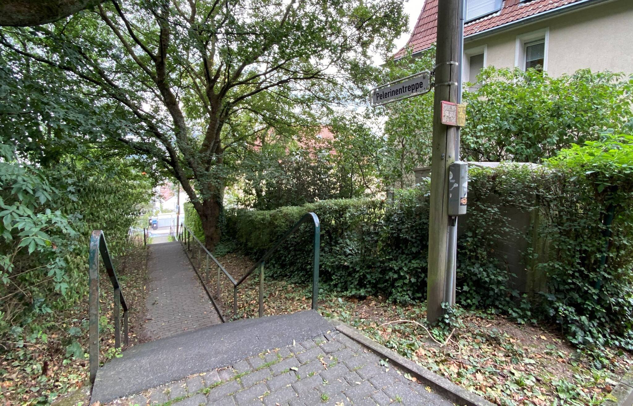 Die Pelerinentreppe führt von unten nach oben durch das ganze Viertel....