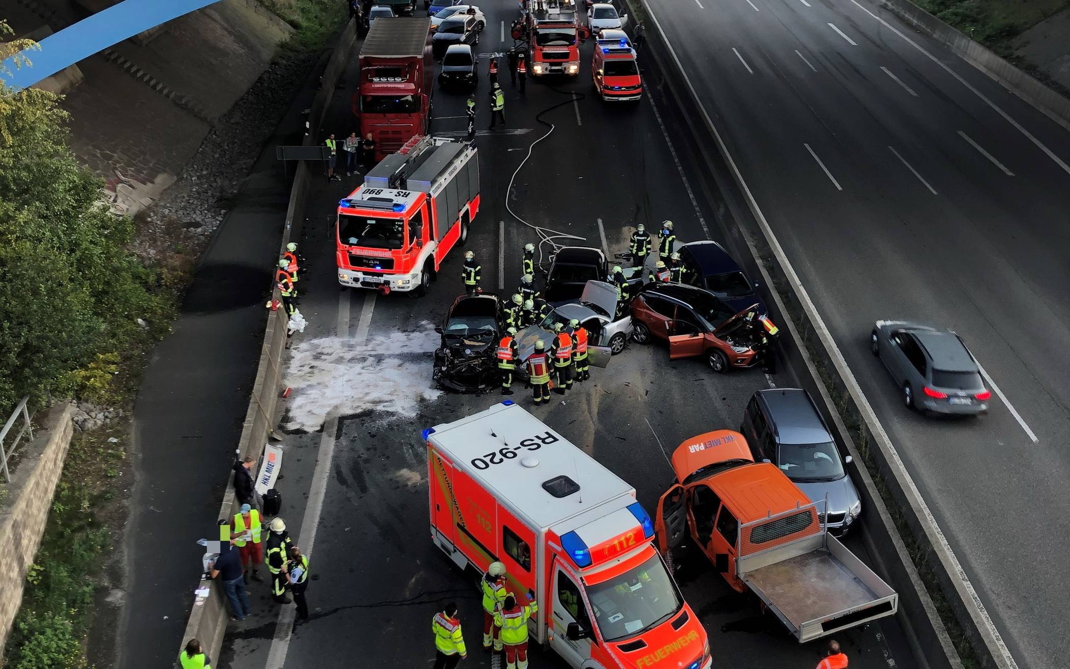 A1: Acht Verletzte und Stau bis nach Wuppertal