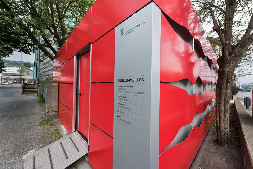 Der Engelspavillon - natürlich in Rot: