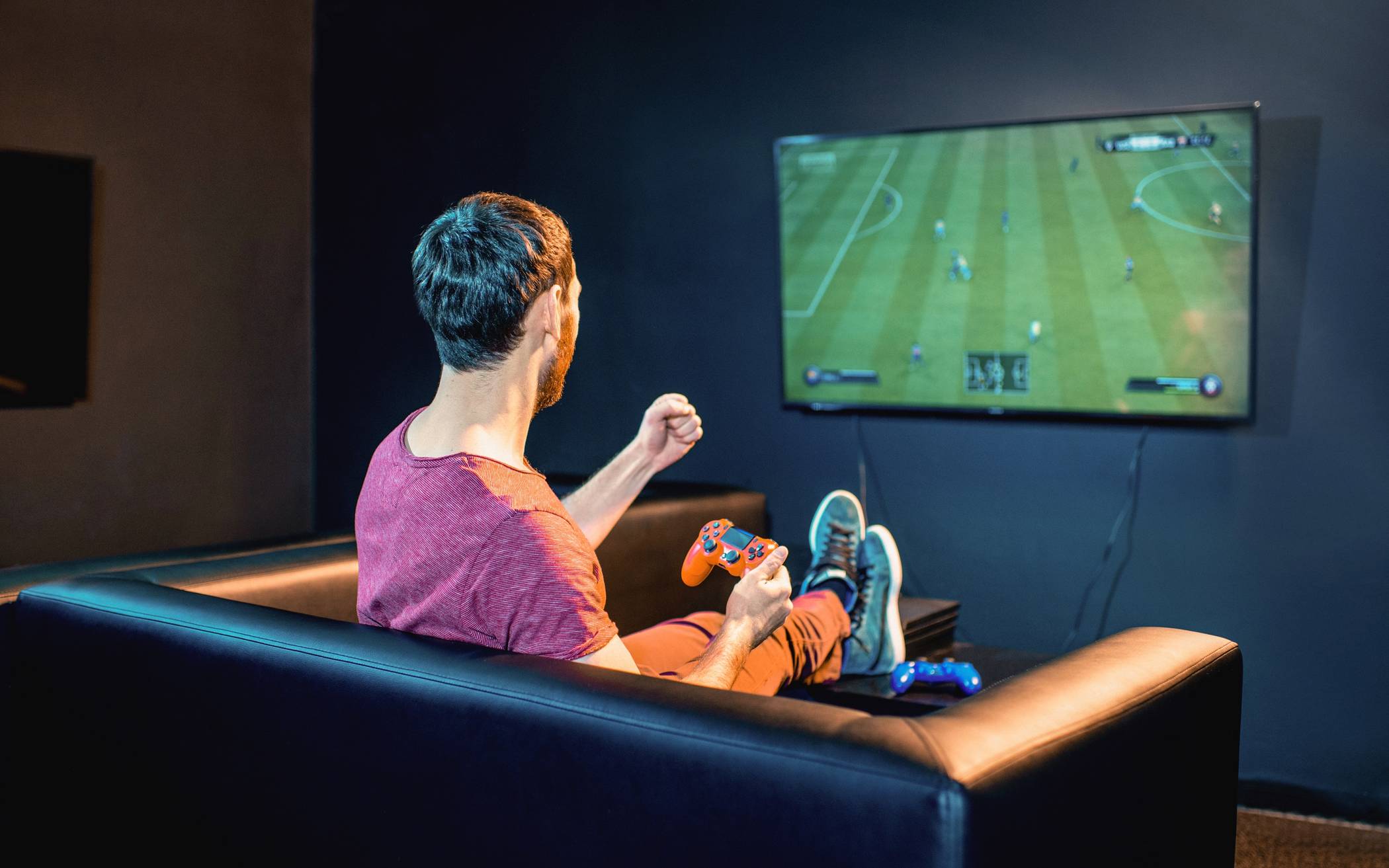  „Mach deine Couch zum eSport-Thron“ – unter diesem Motto steht das FIFA  21-Online-Turnier der Volksbanken. 