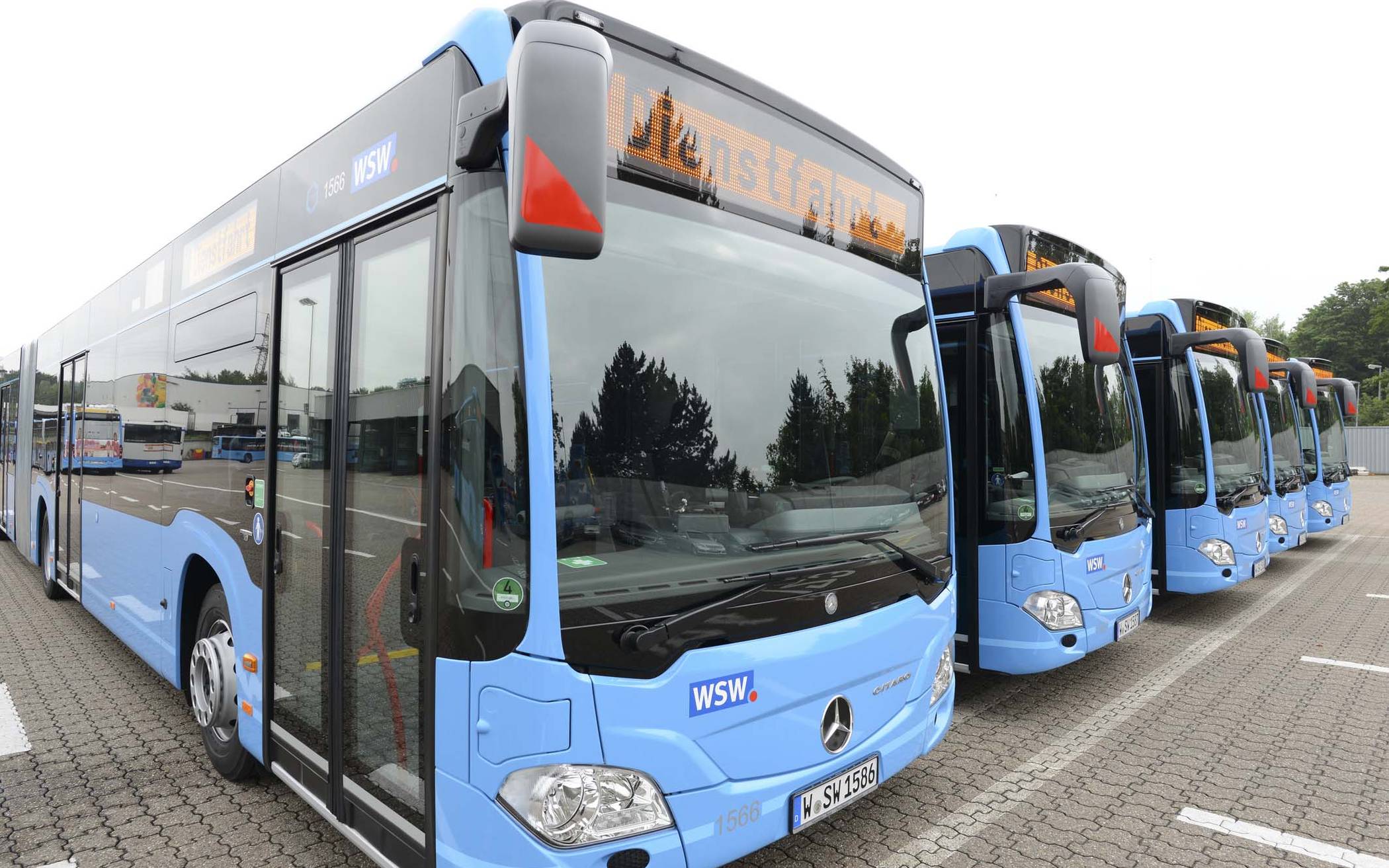  Warntstreik: Die Wuppertaler Linienbusse bleiben am Dienstag im Depot. 