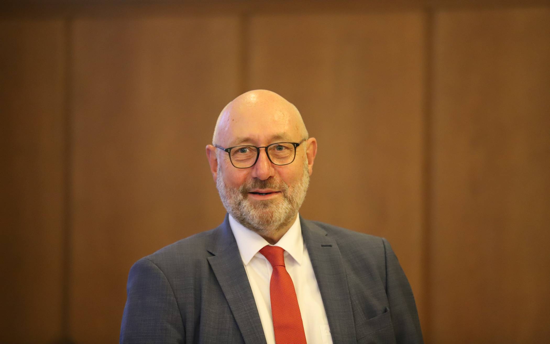  Stadtdirektor Johannes Slawig ist Leiter des Wuppertaler Corona-Krisenstabes. Zur aktuellen Lage sagt er: „Wir wissen, dass das erhebliche Einschränkungen sind. Der Kritik, die es nun sicher geben wird, stellen wir uns.“ 