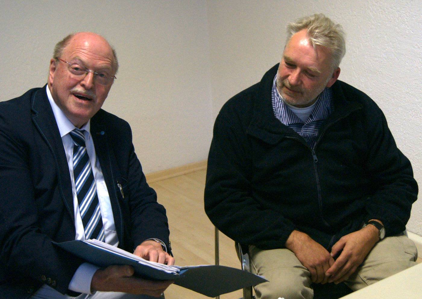 Rechtsanwalt Klaus Specht (l.) mit Prinz