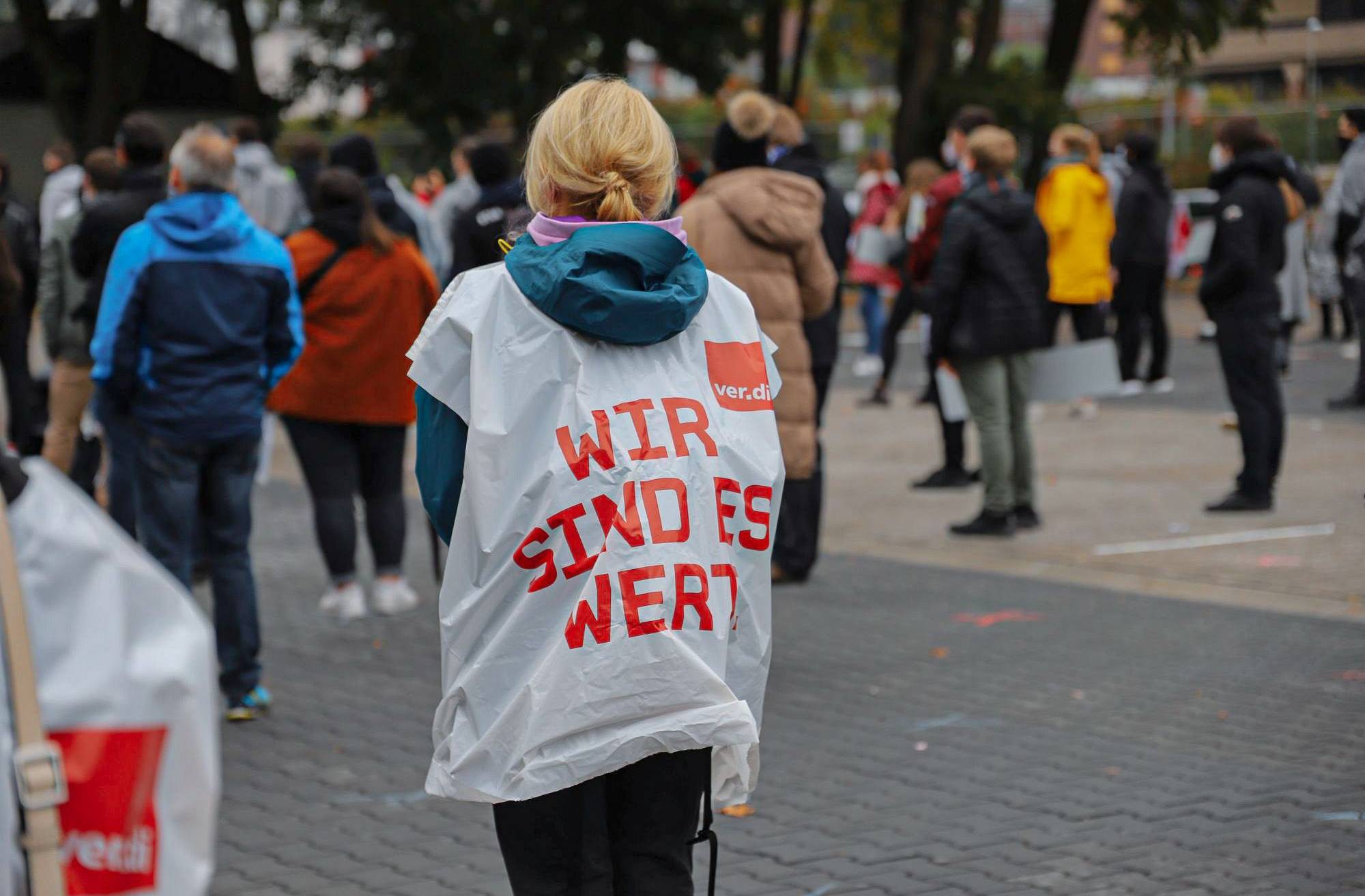 Wuppertaler Azubis streiken in der Landeshauptstadt