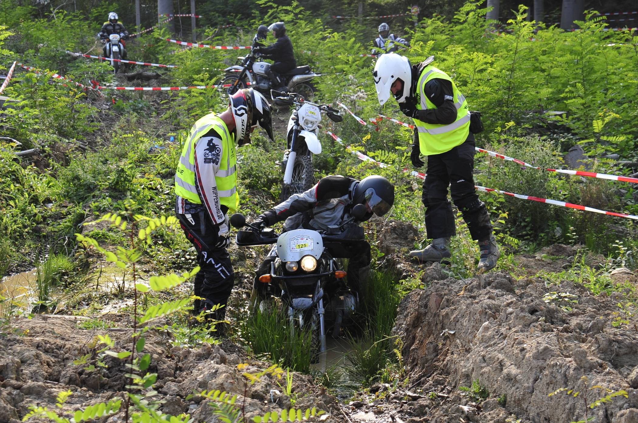  Zur Not helfen eben die Gelben Engel. 