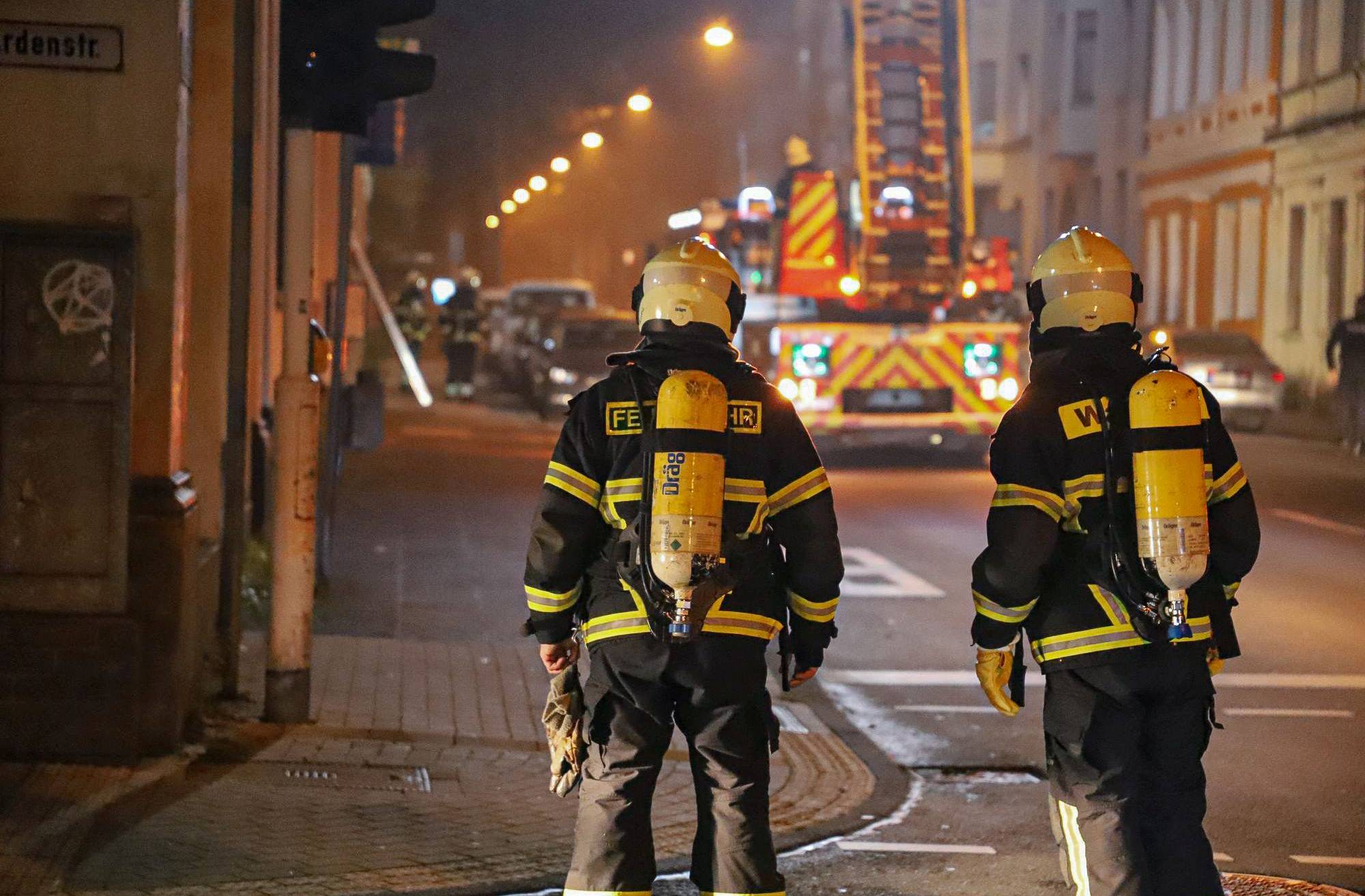 Feuerwehr sucht nach Brand in Oberbarmen