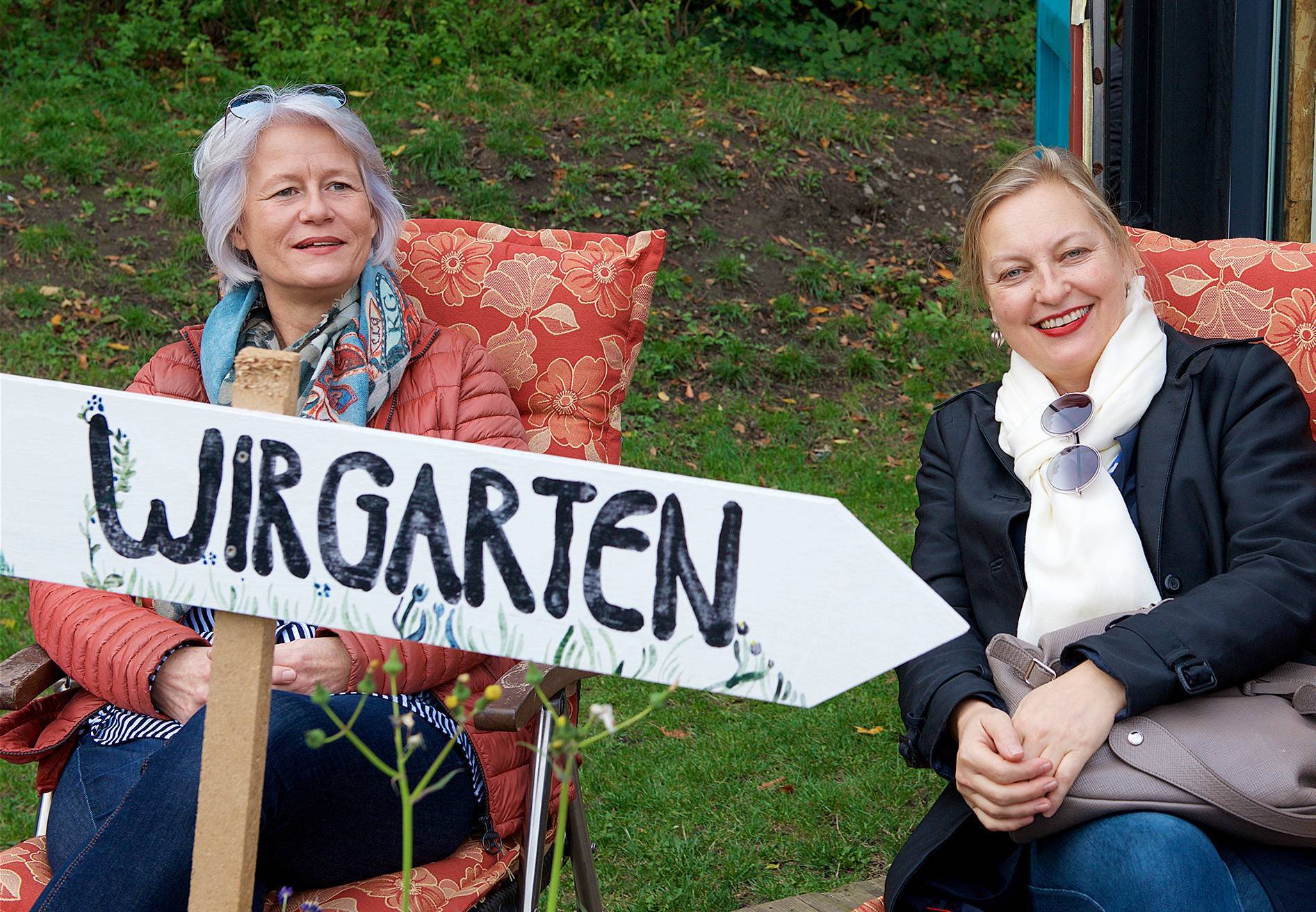  Da geht es zum „Wir-Garten“: Dr. Anka Karrasch (links) und Roswitha Dasch vom Lions Club Wuppertal-Corona.  