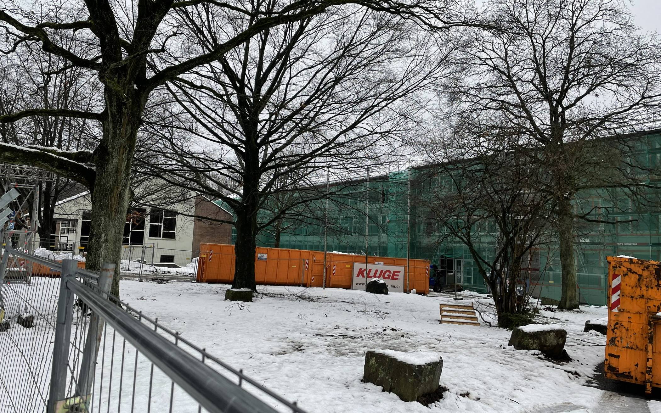  Die aktzelle Baustellensituation an der ehemaligen Pädaogischen Hochschule und späteren Justizvollzugsschule auf der Hardt, deren Abriss gestoppt wurde. 