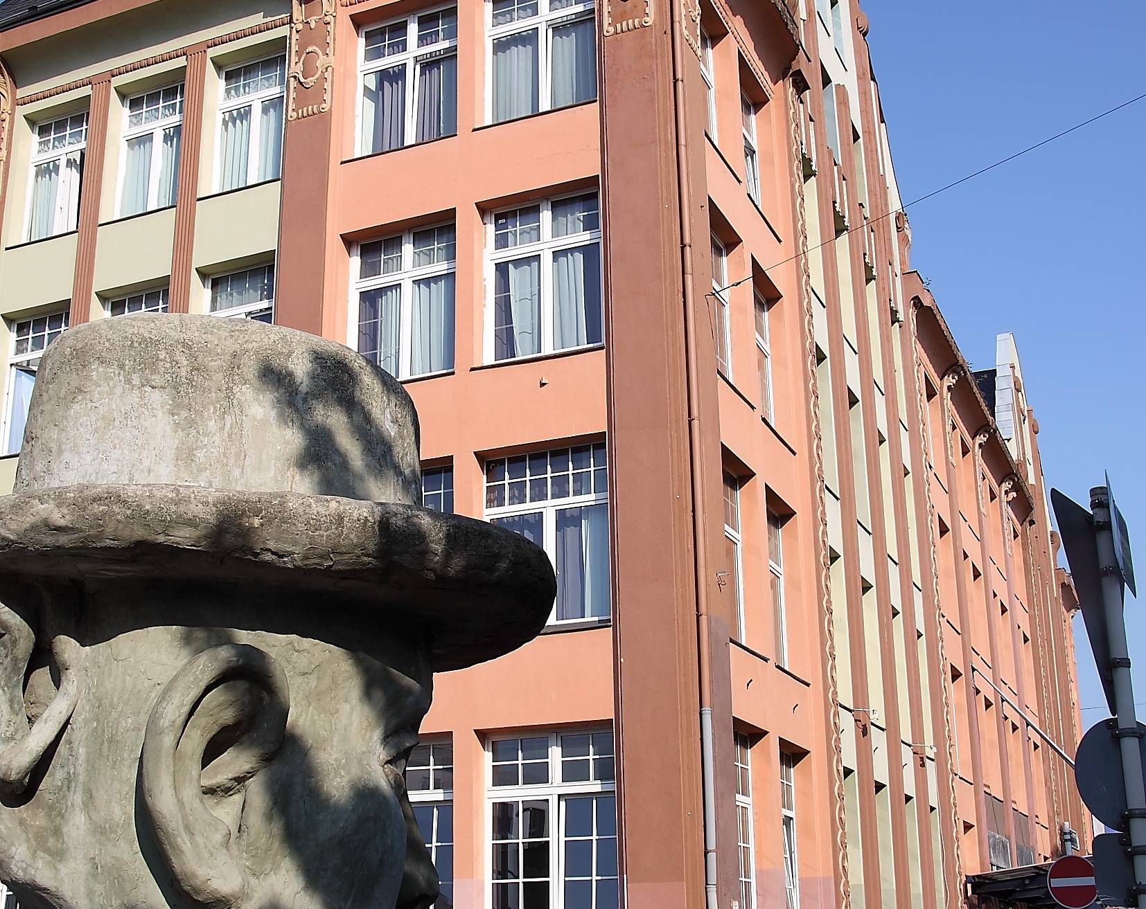  Kommt Wuppertals siebte Gesamtschule ins Ex-“Art Hotel“ in Heckinghausen? 