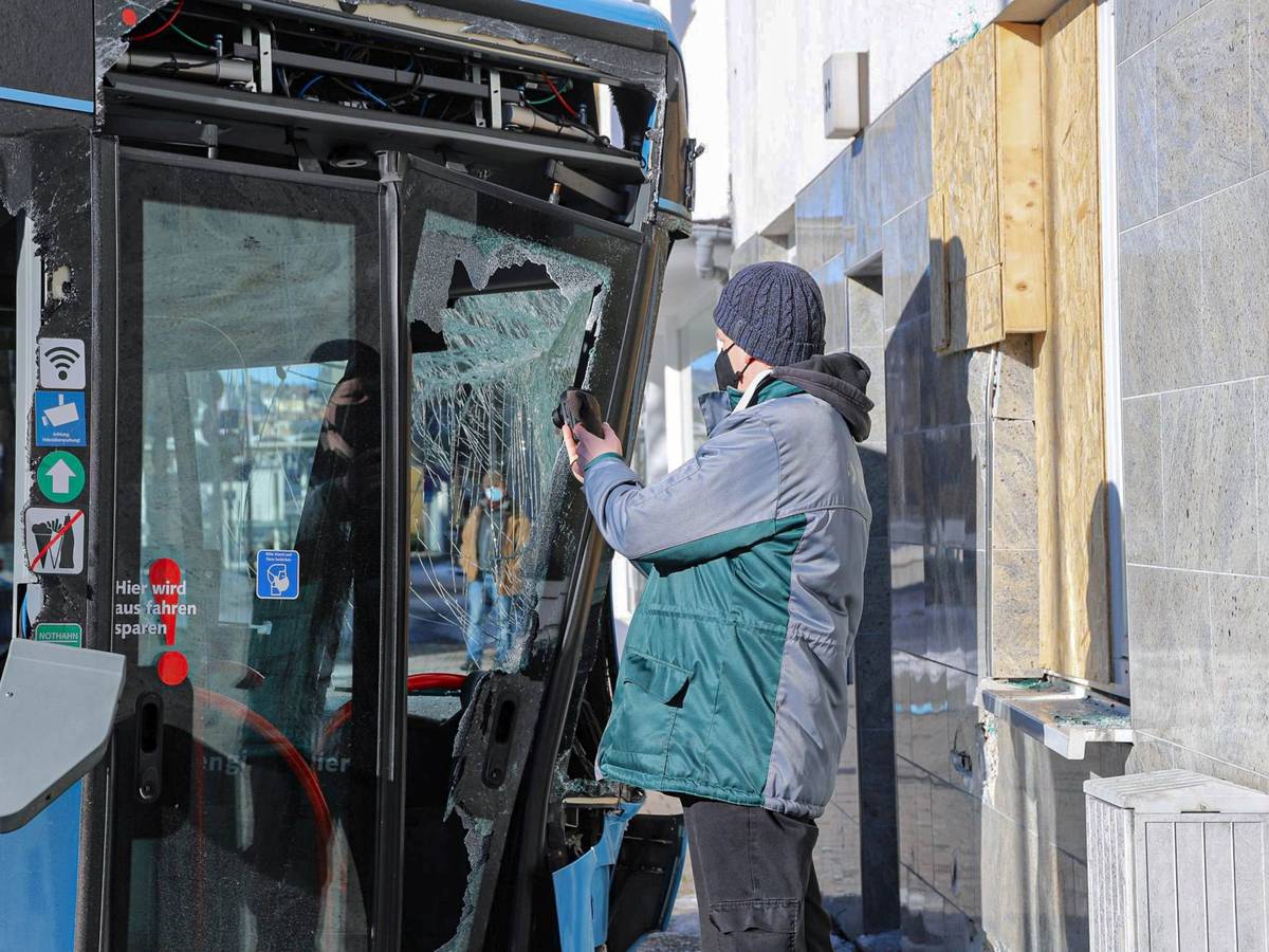 Linienbus fährt von alleine los
