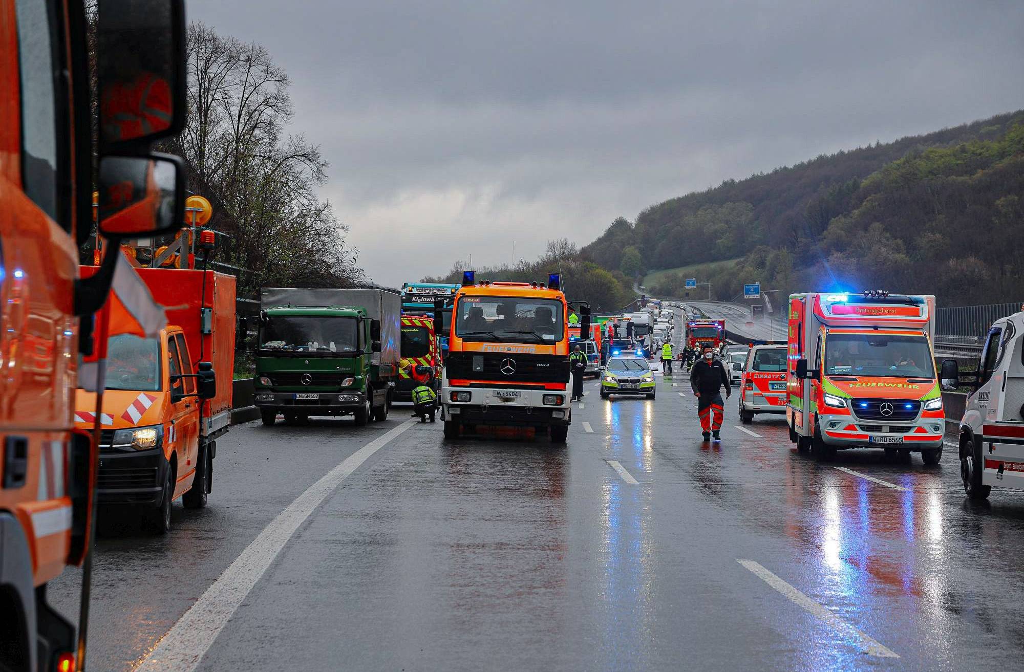 Auf der A1 im Bereich Wuppertal Kreuz Nord kam es in Fahrtrichtung Köln am...