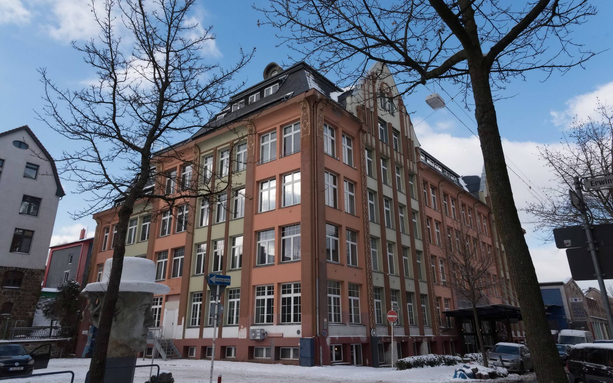  In das ehemalige „Art-Hotel“ in Heckinghausen zieht die siebte Wuppertaler Gesamtschule ein. 